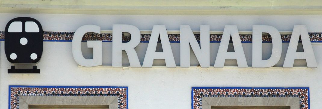 Conducir por la Estación de Tren de Granada y sus alrededores